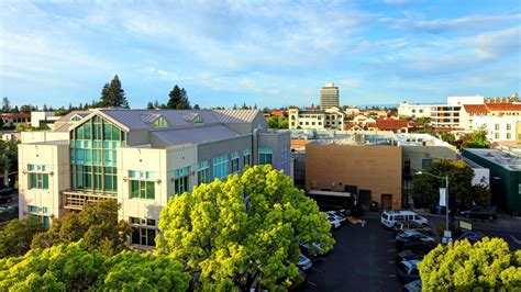 These Are America’s 50 Wealthiest Suburbs