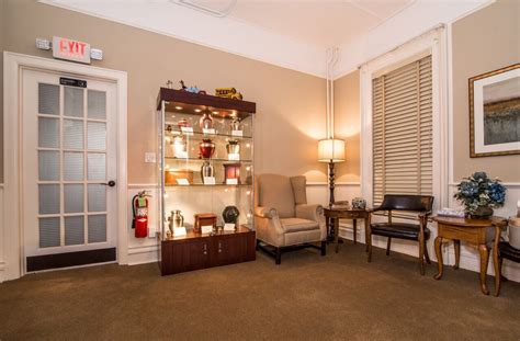 Tuthill-Mangano Funeral Home - 10 Photos - Cremation Services - 406 E ...