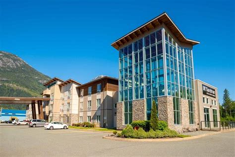 SANDMAN HOTEL & SUITES SQUAMISH (British Columbia) - Hotel Reviews ...