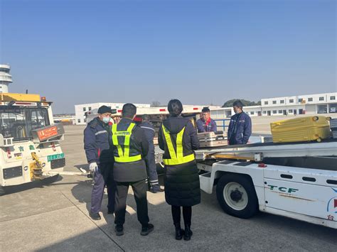 台州机场开展一季度飞行区外来物防范清查