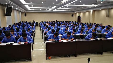 浙江石化公司176名新入职大学生接受应急救护培训