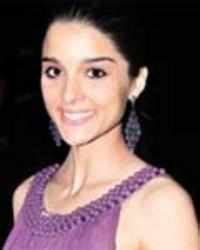 Giselli Monteiro gets dubbed