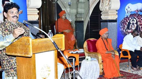 ಗೌರಮ್ಮ ಚಲವಾದಿ ನಾಡು ಕಂಡ ಅಪರೂಪದ ಗಾನಕೋಗಿಲೆ: ಸಿದ್ದರಾಮ ಶ್ರೀ - Basava Media