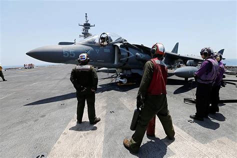 Iraqi forces raise flag on IS stronghold