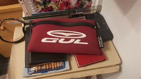 posh littering in Dorset: peach juice and a pomegranate : r/CasualUK