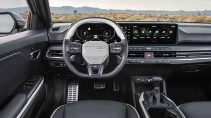 Kia K4 Interior Layout & Technology | Top Gear