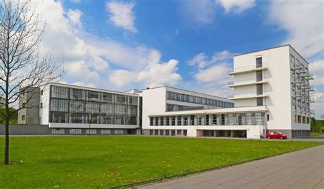 寰峰湅鍖呮旦鏂 牎鑸?The Bauhaus building in Dessau钰盬alter Gropius - 建筑界