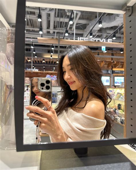 Jenny 제니 | Non stop shopping in Korea 🫣🛍️ • • • #korea #photodump #lifestyle #travel # ...