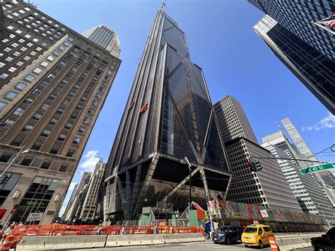 Façade Reaches Pinnacle Of JPMorgan Chase Headquarters At 270 Park ...
