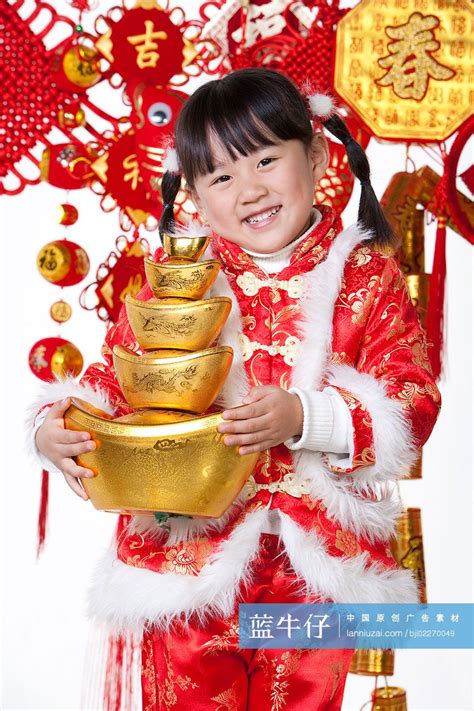 小女孩和金元宝-蓝牛仔影像-中国原创广告影像素材