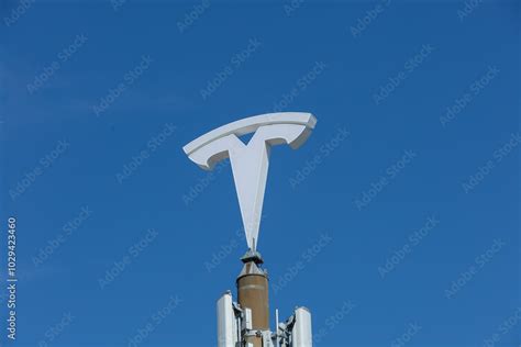 Tesla Sign 的图像结果