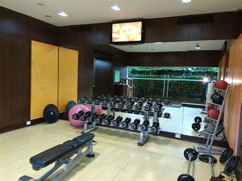 Courtyard by Marriott Mumbai International Airport Gym: Pictures ...