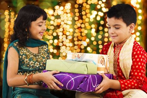 Confused on How to Make Diwali Special for Her? Check out the Best Gift ...