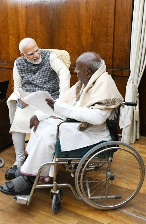 Former PM HD Deve Gowda meets PM Modi submits memorandum concerning ...