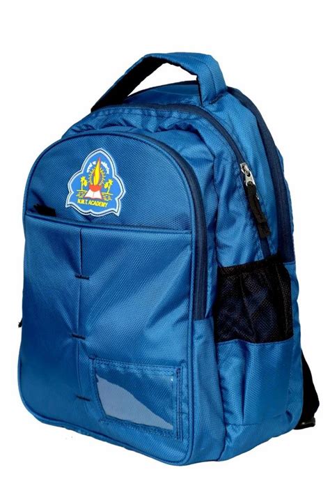 Red Backpack 的图像结果