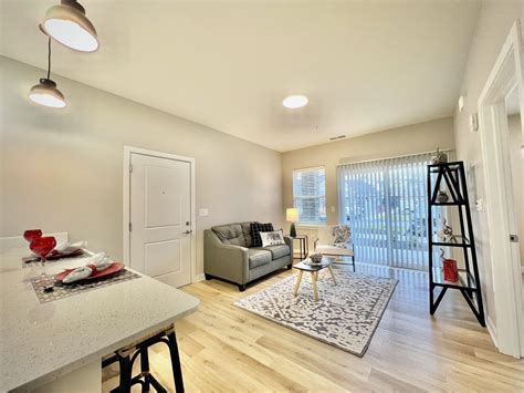 One-Bedroom Apartments - Water's Edge Apartments