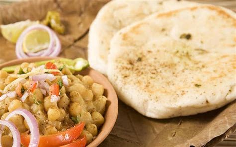 Get Your Next Lip-Smacking Chhole Kulche Fix From These Food Spots In ...