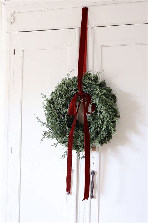 Red and Green Classic Christmas Decor | Classic christmas decorations ...