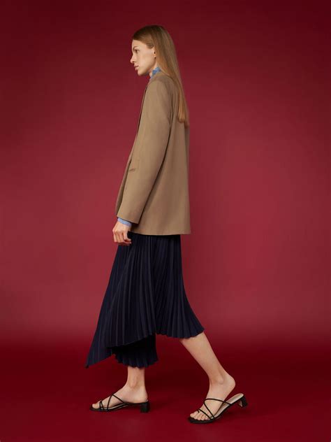 Black Meadow Strappy Toe Ring Sandals - Black - Sale - CHARLES & KEITH IN