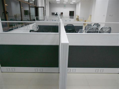 现代简约职员四人卡位电脑办公桌 员工双人工位屏风隔断办公桌-阿里巴巴