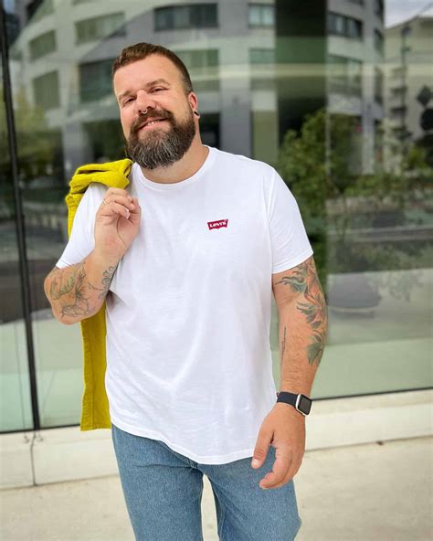 12 Best T-Shirts for Big Guys Of All Body Types in 2026 | FashionBeans