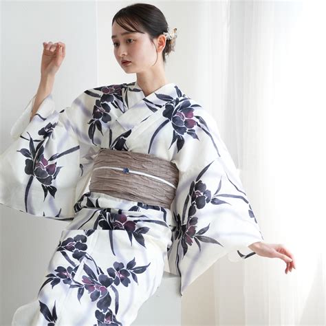 utatane 浴衣 レディース セット 高級変わり織 浴衣3点セット レトロホワイトに流れる美人花 フリーサイズ 浴衣セット（ゆかた・帯 ...