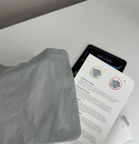 The new iPad Pro comes with a polishing cloth (Exclusive to the Nano ...