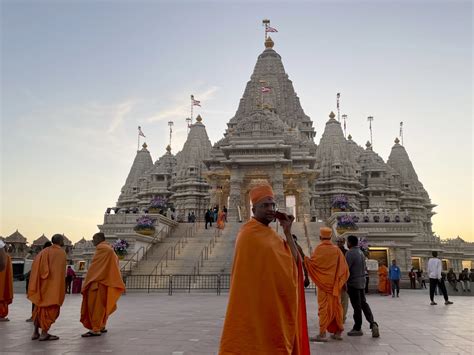 Largest Hindu temple outside India in the modern era opens in New Jersey :: AP :: Setopati