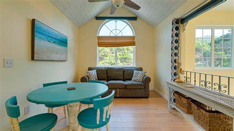 Garden by the Sea Gallery - CLARE REYNOLDS VACATION RENTALS