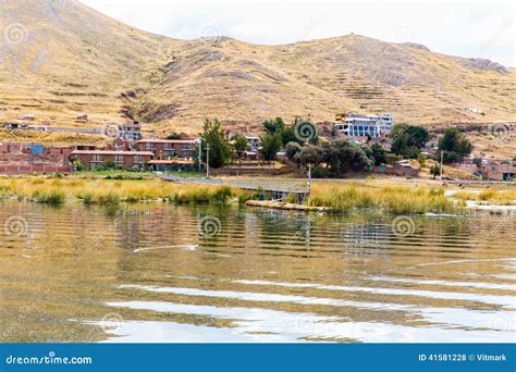 Floating Islands on Lake Titicaca Puno, Peru, South America, Thatched ...