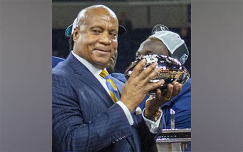 Kevin Warren honored at NFL Combine with Buddy Teevens Forward Progress Award
