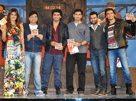 Priyanka Chopra, Arjun Kapoor and Ranveer Singh pose with other team ...