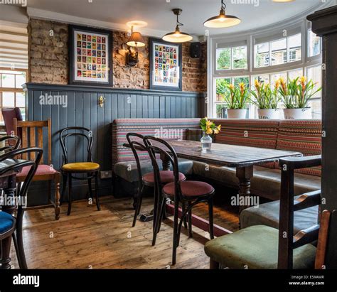 Traditional English Pub Interior High Resolution Stock Photography and ...