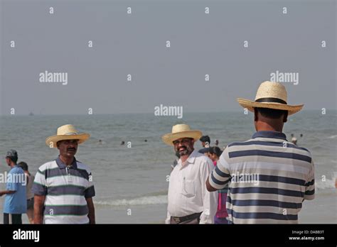 Goa Beach People 的图像结果