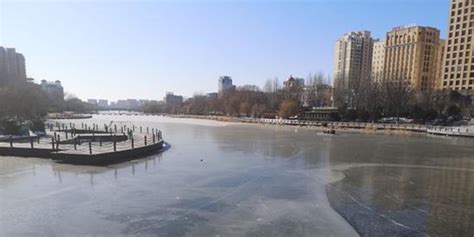 零下18度 潍坊市区河流一夜冰封 老人都说罕见_手机新浪网