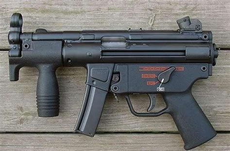 世界最凶悍冲锋枪：MP5只能排第三，第1每分钟射速达1200发_枪械