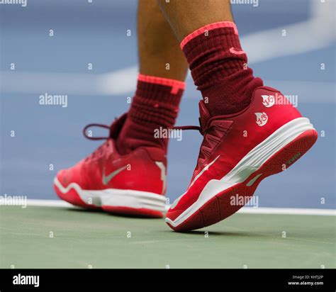 Black Tennis Shoes In Spanish at Palmer Ellerbee blog