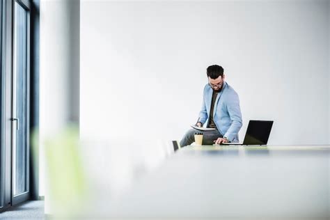 Businessman Working at Desk 的图像结果