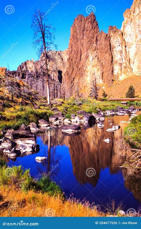 Crooked River at Smith Rock State Park Stock Photo - Image of oregon ...