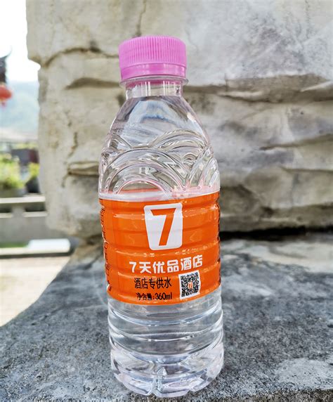 贵州矿泉水定制：矿泉瓶装水贴标定制企业_贵州瓶装水定制厂家