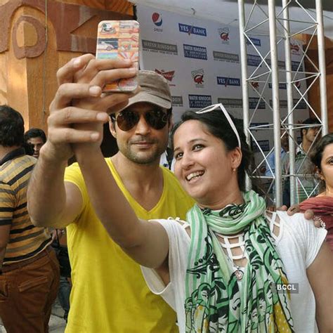 Rajeev Khandelwal poses with a fan during promotions of movie Samrat ...