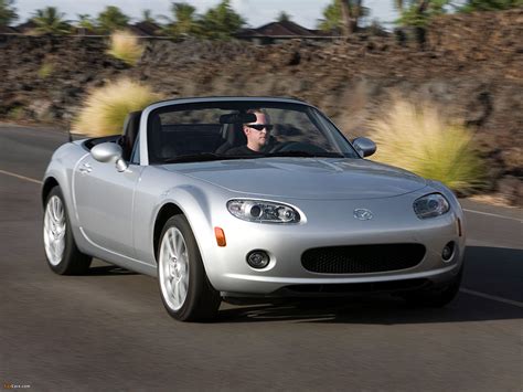Images of Mazda MX-5 Roadster US-spec (NC) 2005–08 (2048x1536)
