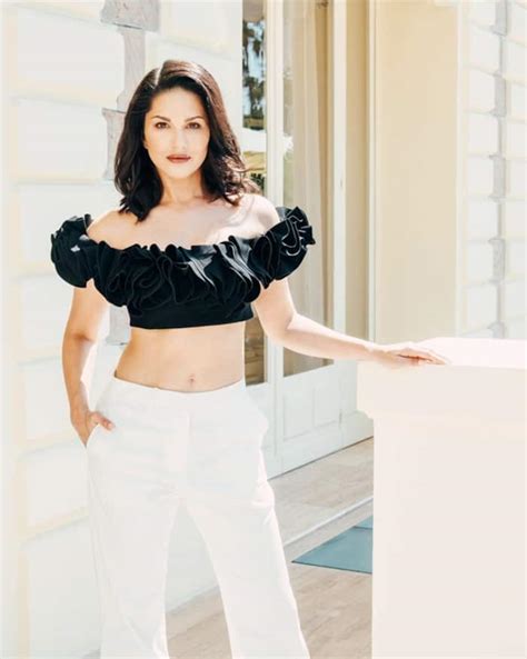 Sunny Leone Exudes Glamour in Black Crop-Top And White Pants, See Pics