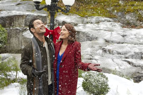 Watch a preview for "Hope at Christmas" starring Scottie Thompson and ...