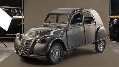 Citroen 2CV ma już 75 lat. To auto z niezwykłą historią - autoGALERIA.pl | autoGALERIA
