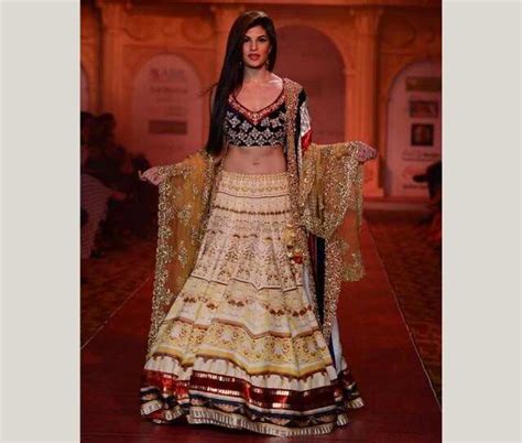 Jackie, Vivek walk the ramp! | Femina.in