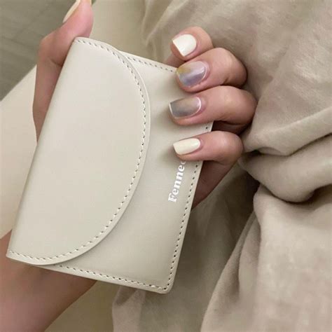 Fennec half moon mini wallet สี ecru | LINE SHOPPING