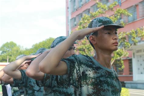 长沙市第六中学军训报道（四）丨进行国防、消防安全教育_训练
