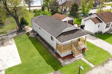 415 W Riverside Dr, McHenry, IL 60051 | Homes.com