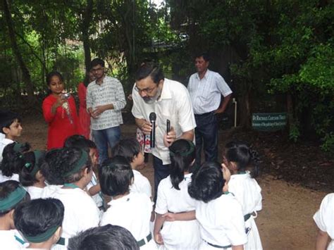 Tiny Tots and ‘Grandpa’ Sharan celebrate Trees at Taru Mitra